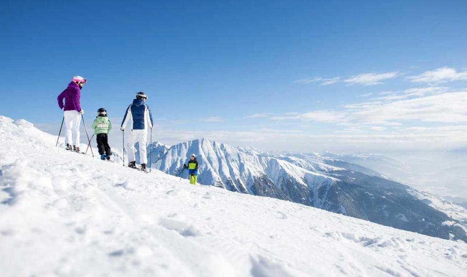 famiglia-inverno-pista-sci-alpinismo-03